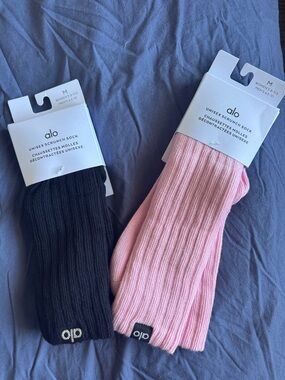 Alo Socks Bundle (2-Pack) | Medium | Pink + Black Long Scrunch | NWT